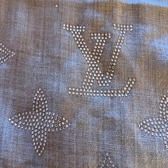 Designer Inspired Crystal light gray Cashmere wrap NEW - Picture 2 of 7